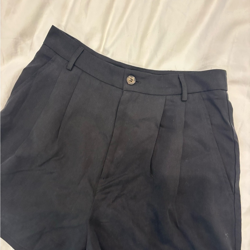 Reformation Mason Black Shorts - Picture 3 of 10